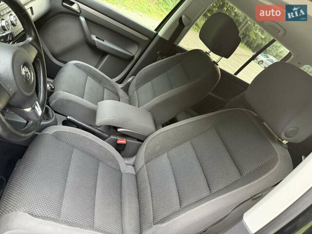 Чорний Фольксваген Туран, об'ємом двигуна 1.6 л та пробігом 243 тис. км за 8900 $, фото 20 на Automoto.ua