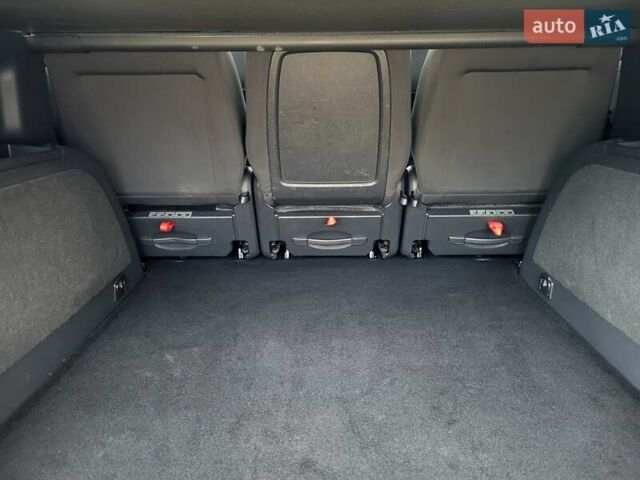 Черный Фольксваген Туран, объемом двигателя 1.6 л и пробегом 204 тыс. км за 11950 $, фото 80 на Automoto.ua