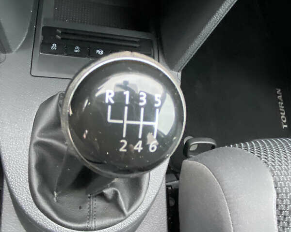 Чорний Фольксваген Туран, об'ємом двигуна 1.97 л та пробігом 265 тис. км за 10900 $, фото 36 на Automoto.ua