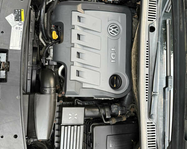 Чорний Фольксваген Туран, об'ємом двигуна 1.6 л та пробігом 243 тис. км за 8900 $, фото 23 на Automoto.ua