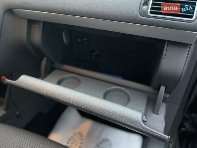 Чорний Фольксваген Туран, об'ємом двигуна 1.6 л та пробігом 231 тис. км за 11800 $, фото 54 на Automoto.ua