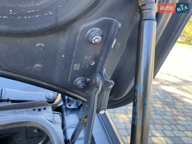 Черный Фольксваген Туран, объемом двигателя 1.97 л и пробегом 263 тыс. км за 10999 $, фото 33 на Automoto.ua