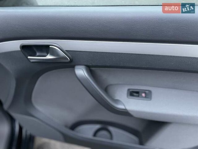 Чорний Фольксваген Туран, об'ємом двигуна 1.6 л та пробігом 231 тис. км за 11800 $, фото 48 на Automoto.ua