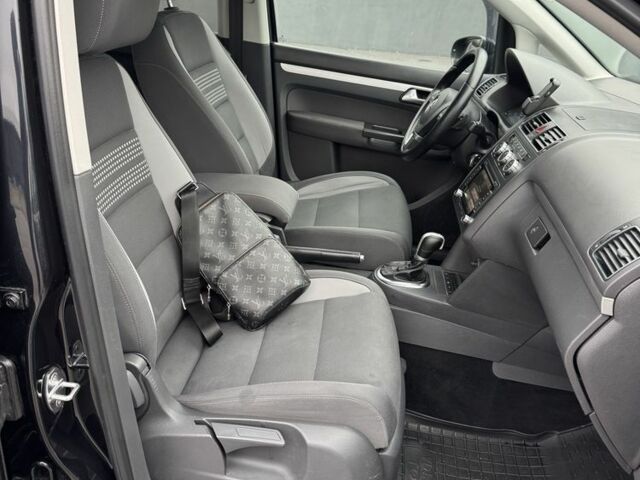 Чорний Фольксваген Туран, об'ємом двигуна 2 л та пробігом 265 тис. км за 12350 $, фото 17 на Automoto.ua