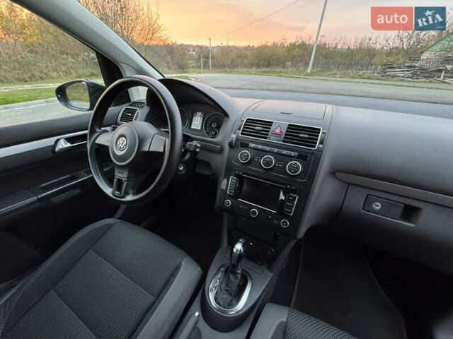 Черный Фольксваген Туран, объемом двигателя 1.6 л и пробегом 225 тыс. км за 8850 $, фото 7 на Automoto.ua
