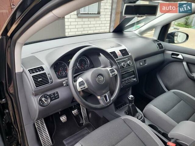 Черный Фольксваген Туран, объемом двигателя 1.6 л и пробегом 204 тыс. км за 11950 $, фото 48 на Automoto.ua