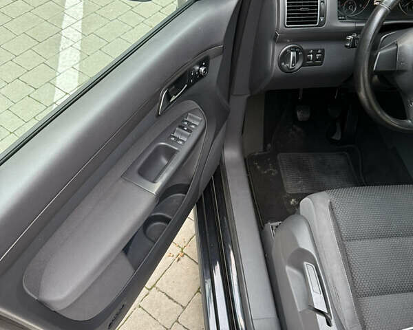 Чорний Фольксваген Туран, об'ємом двигуна 1.6 л та пробігом 243 тис. км за 8900 $, фото 19 на Automoto.ua