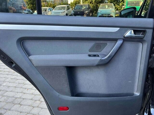 Черный Фольксваген Туран, объемом двигателя 1.6 л и пробегом 270 тыс. км за 11600 $, фото 17 на Automoto.ua