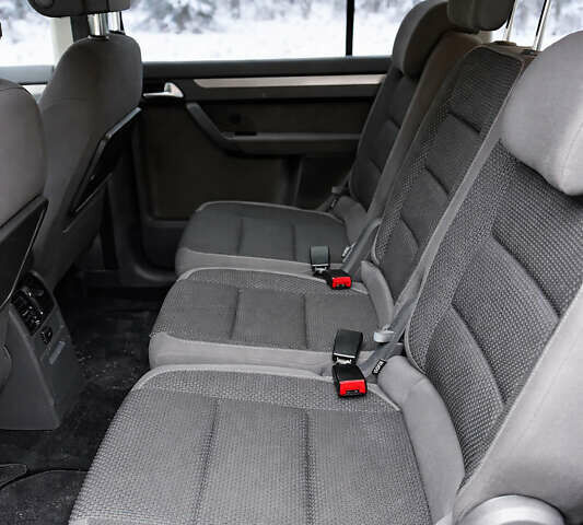 Чорний Фольксваген Туран, об'ємом двигуна 1.6 л та пробігом 243 тис. км за 8900 $, фото 23 на Automoto.ua