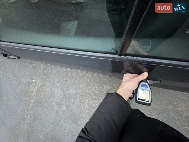 Чорний Фольксваген Туран, об'ємом двигуна 1.6 л та пробігом 231 тис. км за 11800 $, фото 85 на Automoto.ua