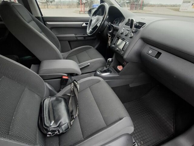 Черный Фольксваген Туран, объемом двигателя 2 л и пробегом 23 тыс. км за 14233 $, фото 2 на Automoto.ua