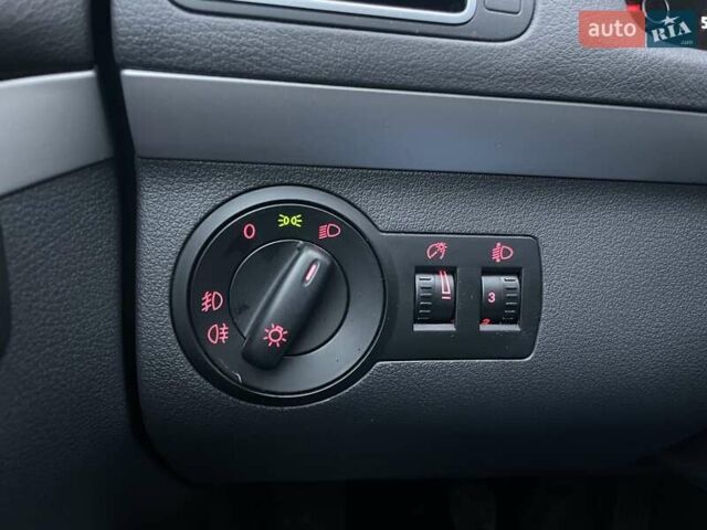 Чорний Фольксваген Туран, об'ємом двигуна 1.6 л та пробігом 231 тис. км за 11800 $, фото 11 на Automoto.ua