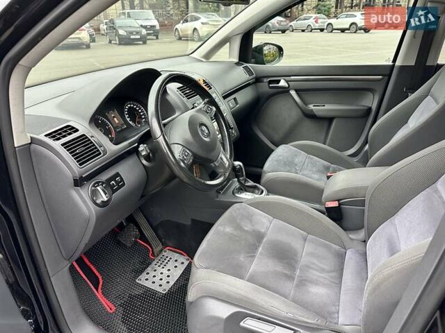 Черный Фольксваген Туран, объемом двигателя 2 л и пробегом 240 тыс. км за 11900 $, фото 12 на Automoto.ua