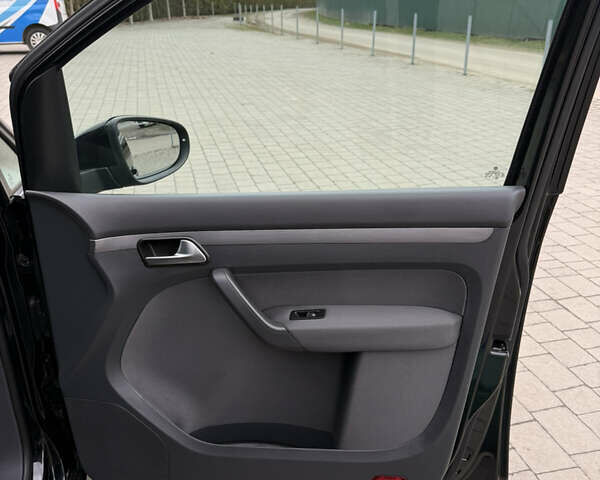 Черный Фольксваген Туран, объемом двигателя 1.6 л и пробегом 211 тыс. км за 11300 $, фото 66 на Automoto.ua