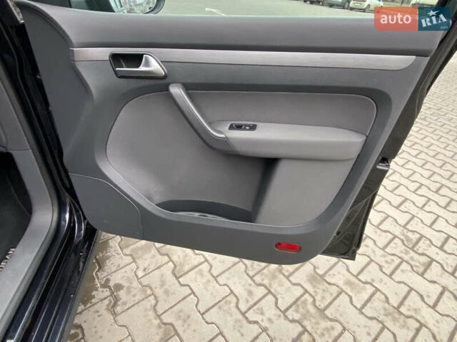 Чорний Фольксваген Туран, об'ємом двигуна 1.97 л та пробігом 265 тис. км за 10900 $, фото 29 на Automoto.ua