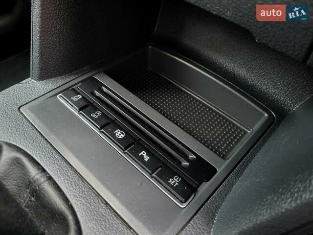 Черный Фольксваген Туран, объемом двигателя 1.6 л и пробегом 204 тыс. км за 11950 $, фото 74 на Automoto.ua