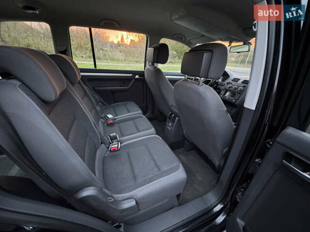 Черный Фольксваген Туран, объемом двигателя 1.6 л и пробегом 225 тыс. км за 8850 $, фото 9 на Automoto.ua