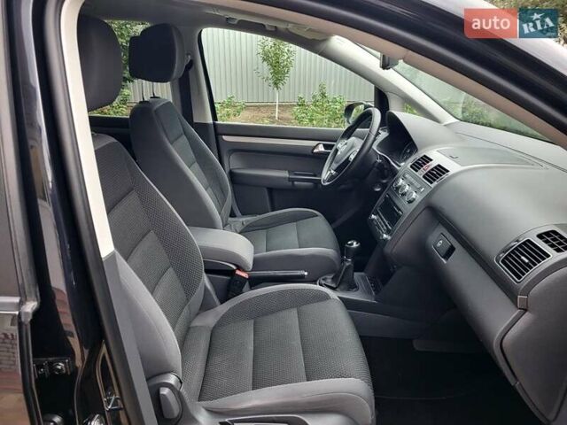 Черный Фольксваген Туран, объемом двигателя 1.6 л и пробегом 204 тыс. км за 11950 $, фото 70 на Automoto.ua