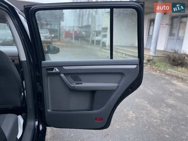 Чорний Фольксваген Туран, об'ємом двигуна 1.6 л та пробігом 231 тис. км за 11800 $, фото 40 на Automoto.ua