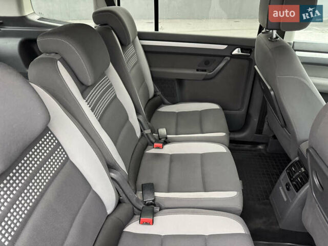 Чорний Фольксваген Туран, об'ємом двигуна 1.97 л та пробігом 243 тис. км за 12550 $, фото 24 на Automoto.ua