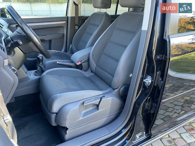 Черный Фольксваген Туран, объемом двигателя 1.97 л и пробегом 263 тыс. км за 10999 $, фото 21 на Automoto.ua