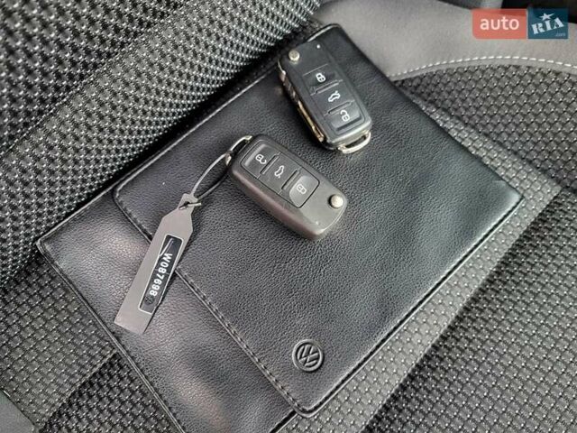 Черный Фольксваген Туран, объемом двигателя 1.6 л и пробегом 204 тыс. км за 11950 $, фото 102 на Automoto.ua