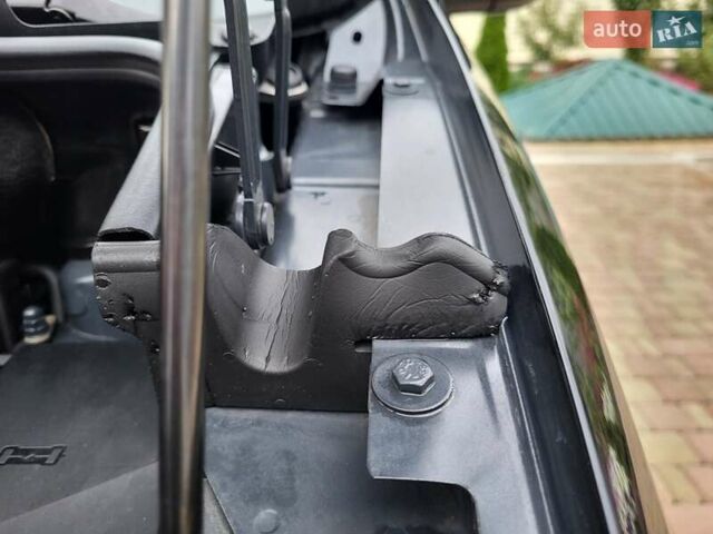 Черный Фольксваген Туран, объемом двигателя 1.6 л и пробегом 204 тыс. км за 11950 $, фото 100 на Automoto.ua