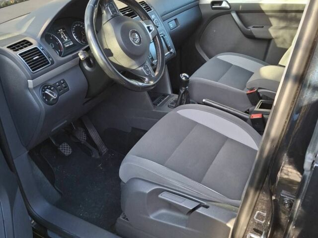 Чорний Фольксваген Туран, об'ємом двигуна 1.6 л та пробігом 222 тис. км за 12000 $, фото 5 на Automoto.ua