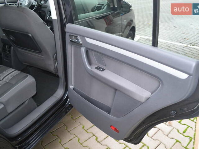 Черный Фольксваген Туран, объемом двигателя 2 л и пробегом 230 тыс. км за 14200 $, фото 22 на Automoto.ua