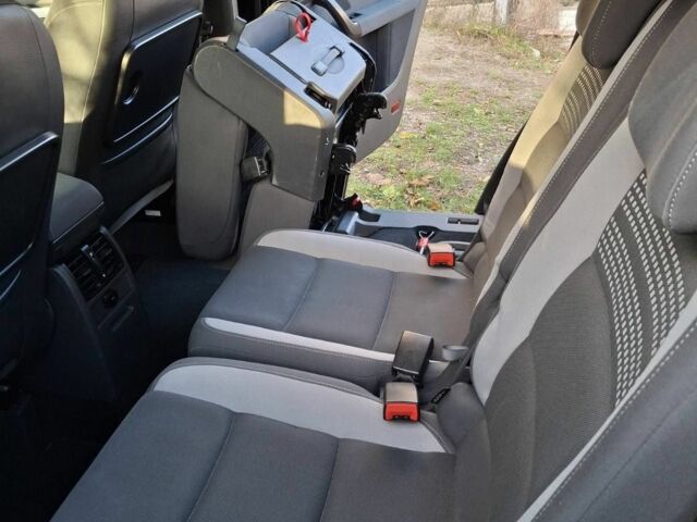 Чорний Фольксваген Туран, об'ємом двигуна 1.6 л та пробігом 222 тис. км за 12000 $, фото 2 на Automoto.ua