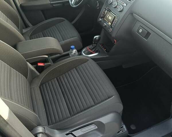 Черный Фольксваген Туран, объемом двигателя 1.6 л и пробегом 211 тыс. км за 12800 $, фото 6 на Automoto.ua