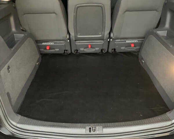 Черный Фольксваген Туран, объемом двигателя 1.97 л и пробегом 281 тыс. км за 13500 $, фото 7 на Automoto.ua