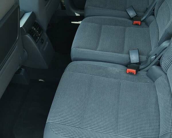 Чорний Фольксваген Туран, об'ємом двигуна 1.6 л та пробігом 227 тис. км за 10900 $, фото 9 на Automoto.ua