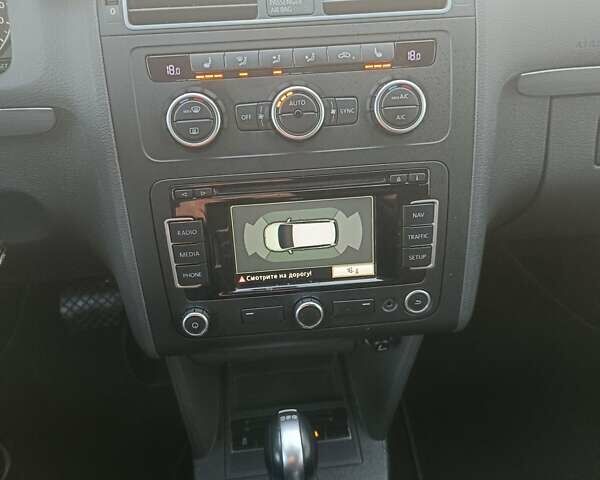 Черный Фольксваген Туран, объемом двигателя 1.6 л и пробегом 211 тыс. км за 12800 $, фото 17 на Automoto.ua