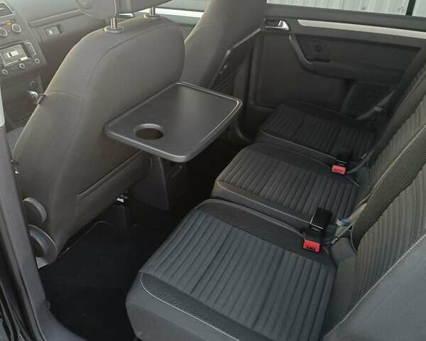 Черный Фольксваген Туран, объемом двигателя 1.6 л и пробегом 211 тыс. км за 12800 $, фото 1 на Automoto.ua