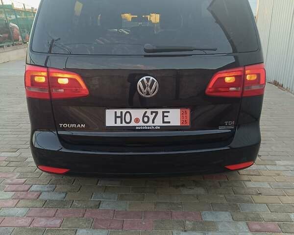 Черный Фольксваген Туран, объемом двигателя 1.6 л и пробегом 211 тыс. км за 12800 $, фото 4 на Automoto.ua