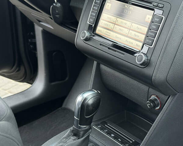 Черный Фольксваген Туран, объемом двигателя 2 л и пробегом 196 тыс. км за 14599 $, фото 47 на Automoto.ua