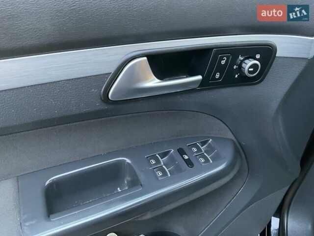 Черный Фольксваген Туран, объемом двигателя 1.6 л и пробегом 231 тыс. км за 11750 $, фото 10 на Automoto.ua