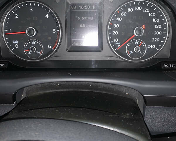 Черный Фольксваген Туран, объемом двигателя 1.97 л и пробегом 281 тыс. км за 13500 $, фото 4 на Automoto.ua