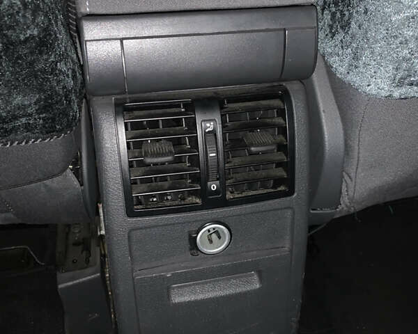 Черный Фольксваген Туран, объемом двигателя 1.97 л и пробегом 281 тыс. км за 13500 $, фото 14 на Automoto.ua