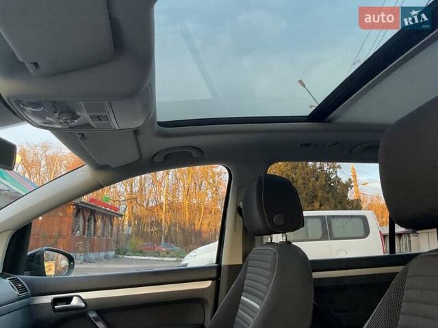 Черный Фольксваген Туран, объемом двигателя 1.6 л и пробегом 231 тыс. км за 11750 $, фото 12 на Automoto.ua