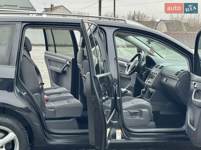 Черный Фольксваген Туран, объемом двигателя 2 л и пробегом 196 тыс. км за 14599 $, фото 41 на Automoto.ua