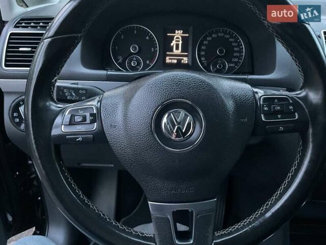 Черный Фольксваген Туран, объемом двигателя 1.6 л и пробегом 231 тыс. км за 11750 $, фото 2 на Automoto.ua