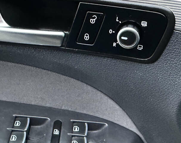 Черный Фольксваген Туран, объемом двигателя 2 л и пробегом 196 тыс. км за 14599 $, фото 48 на Automoto.ua