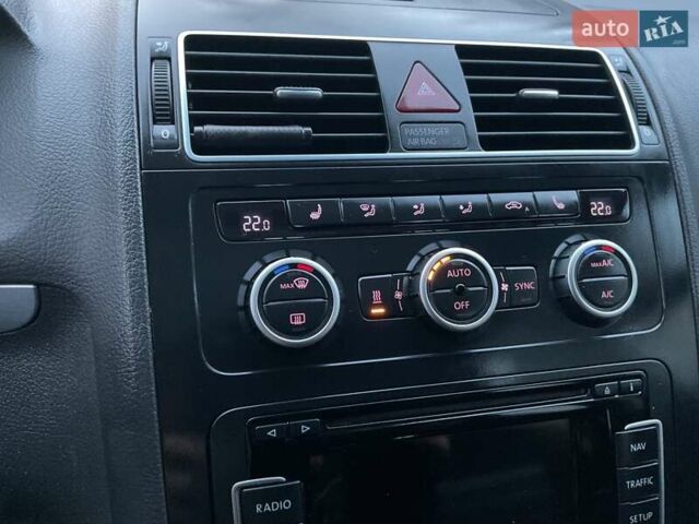 Черный Фольксваген Туран, объемом двигателя 1.6 л и пробегом 231 тыс. км за 11750 $, фото 1 на Automoto.ua