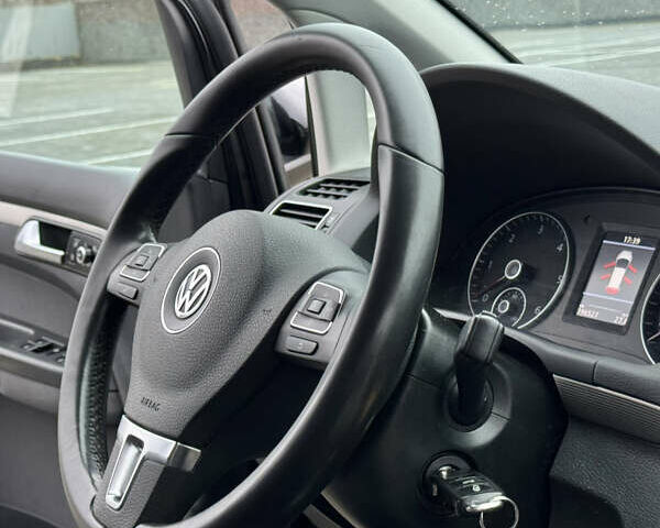 Черный Фольксваген Туран, объемом двигателя 2 л и пробегом 196 тыс. км за 14599 $, фото 46 на Automoto.ua