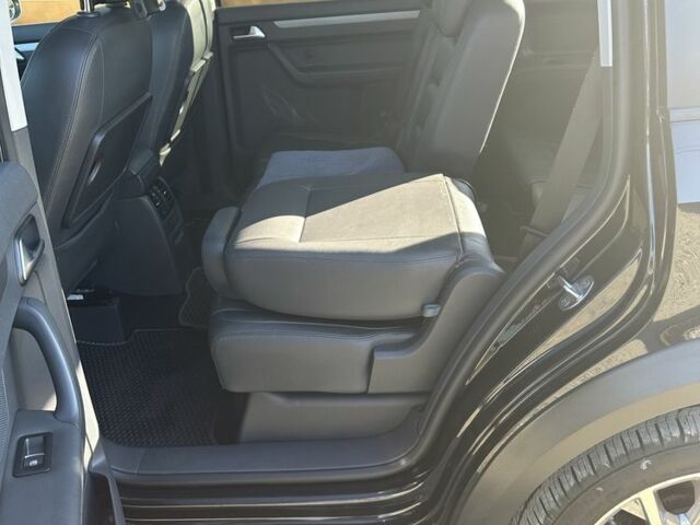 Черный Фольксваген Туран, объемом двигателя 2 л и пробегом 276 тыс. км за 14500 $, фото 17 на Automoto.ua