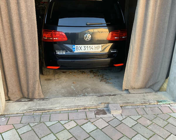 Черный Фольксваген Туран, объемом двигателя 1.97 л и пробегом 281 тыс. км за 13500 $, фото 3 на Automoto.ua