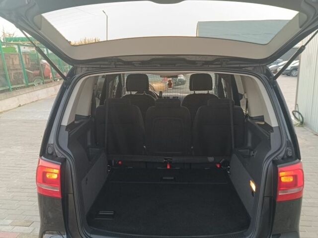 Черный Фольксваген Туран, объемом двигателя 0 л и пробегом 211 тыс. км за 12800 $, фото 4 на Automoto.ua