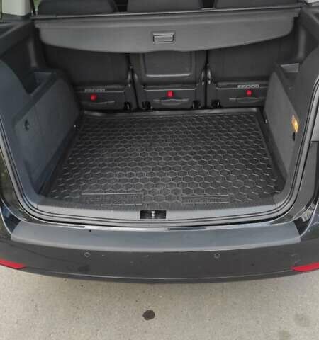 Черный Фольксваген Туран, объемом двигателя 1.97 л и пробегом 349 тыс. км за 13300 $, фото 12 на Automoto.ua